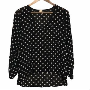 Francesca’s | Polk A Dot Black V Neck Top SZ S